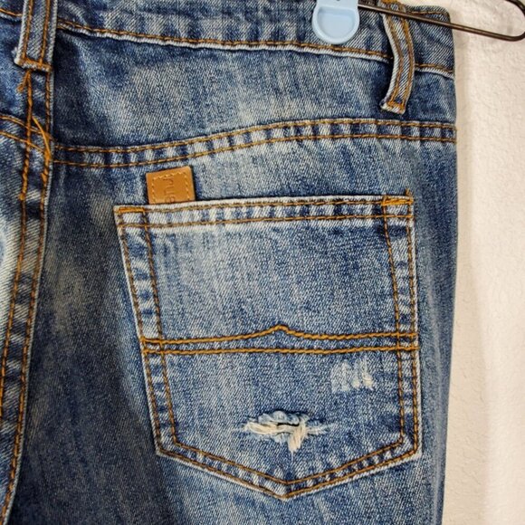 Premiere Rue 21 Womens Size 1/2R Distressed Bandana Print Blue Denim Capri 30x23 - Picture 4 of 8